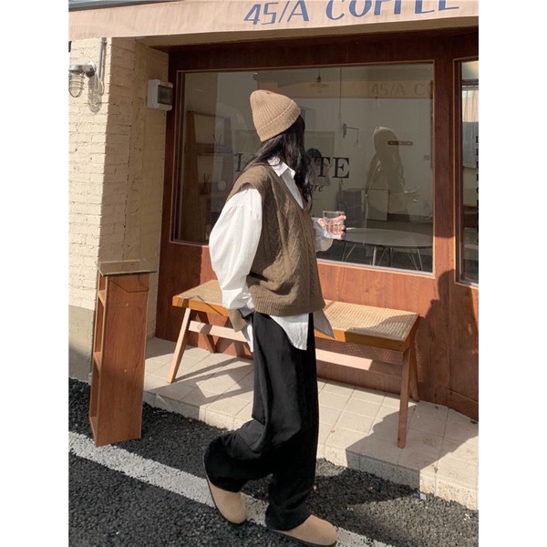 Sét áo gile nâu xẻ tà cao thấp phối sơmi trắng tay bồng - áo len mỏng phong cách trẻ trung