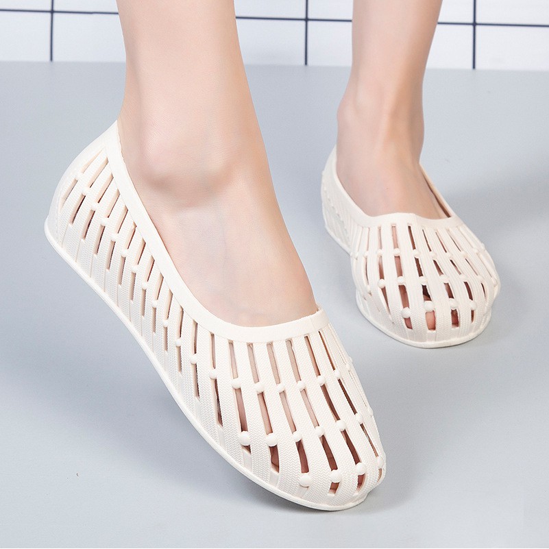 Giày nhựa đi mưa nữ đi biển chống trơn trượt, đế bằng V250