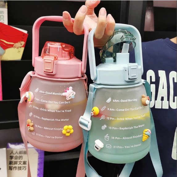 Bình đựng nước cute 1.3 lít có ống hút vạch chia tặng sticker