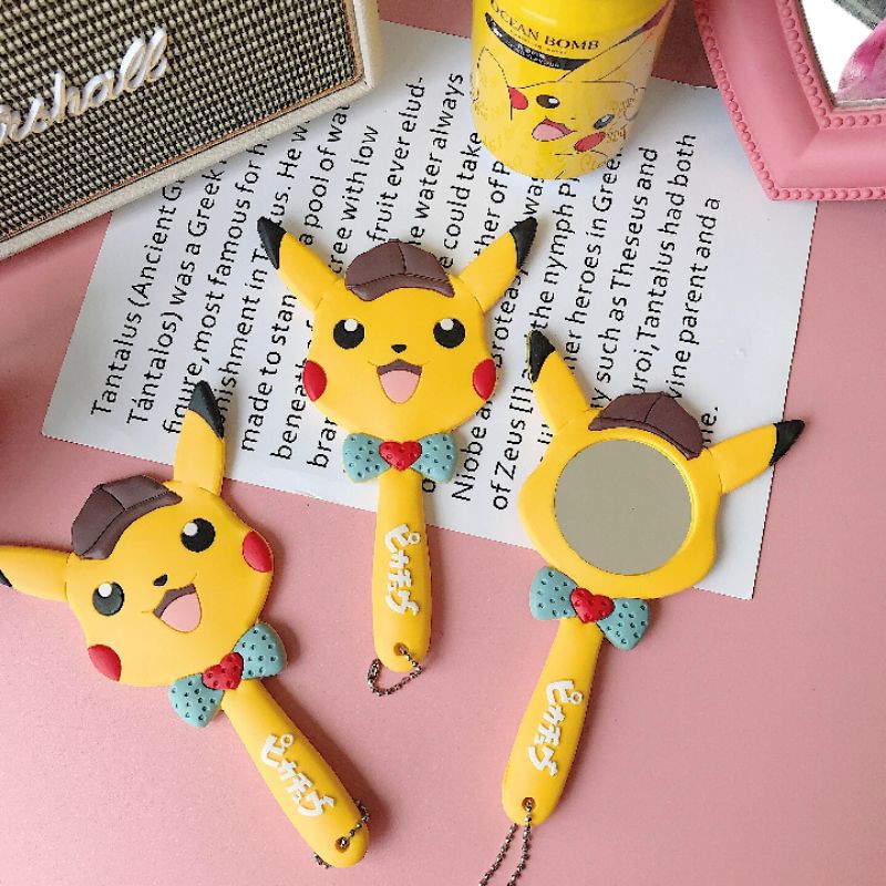 Gương cầm tay Pikachu đáng yêu đội nón thám tử làm quà tặng cho team yêu Pokemon