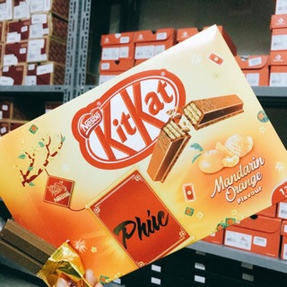BÁNH XỐP PHỦ SOCOLA NESTLE KITKAT VỊ QUÝT HỘP 136G