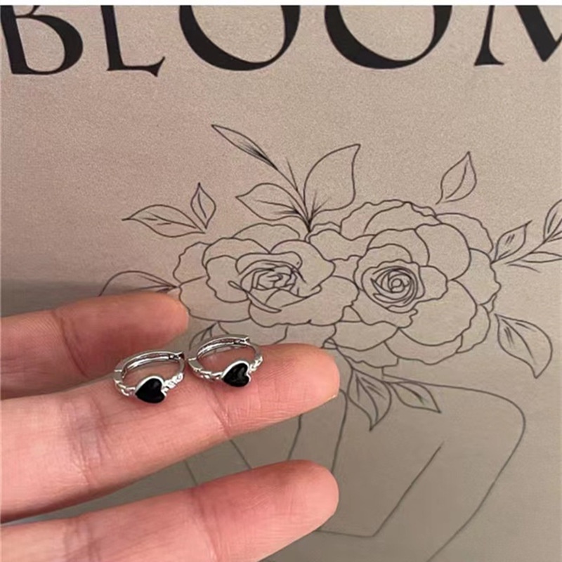 Bông tai hình trái tim màu đen phong cách ins thời thượng