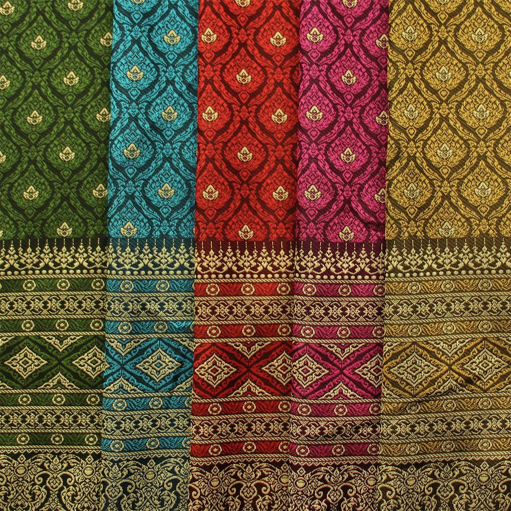 Vải thêu hoa văn dân tộc kích thước 100x100cm