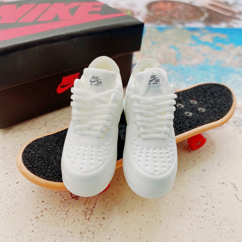 Móc Khóa Giày Sneaker Mini Air Force 1 (Tặng Box)