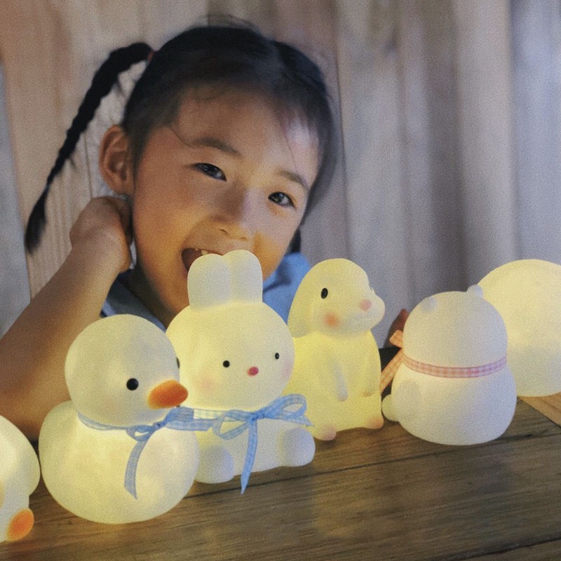 Đèn Ngủ Led Mini Không Dây Để Bàn trang trí phòng Hình Vịt Trắng, Gấu Đeo Nơ Siêu Dễ Thương Warm&Cute LA03