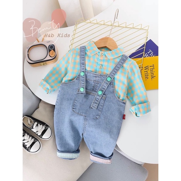 Yếm bò kèm áo kẻ sơ mi cho bé