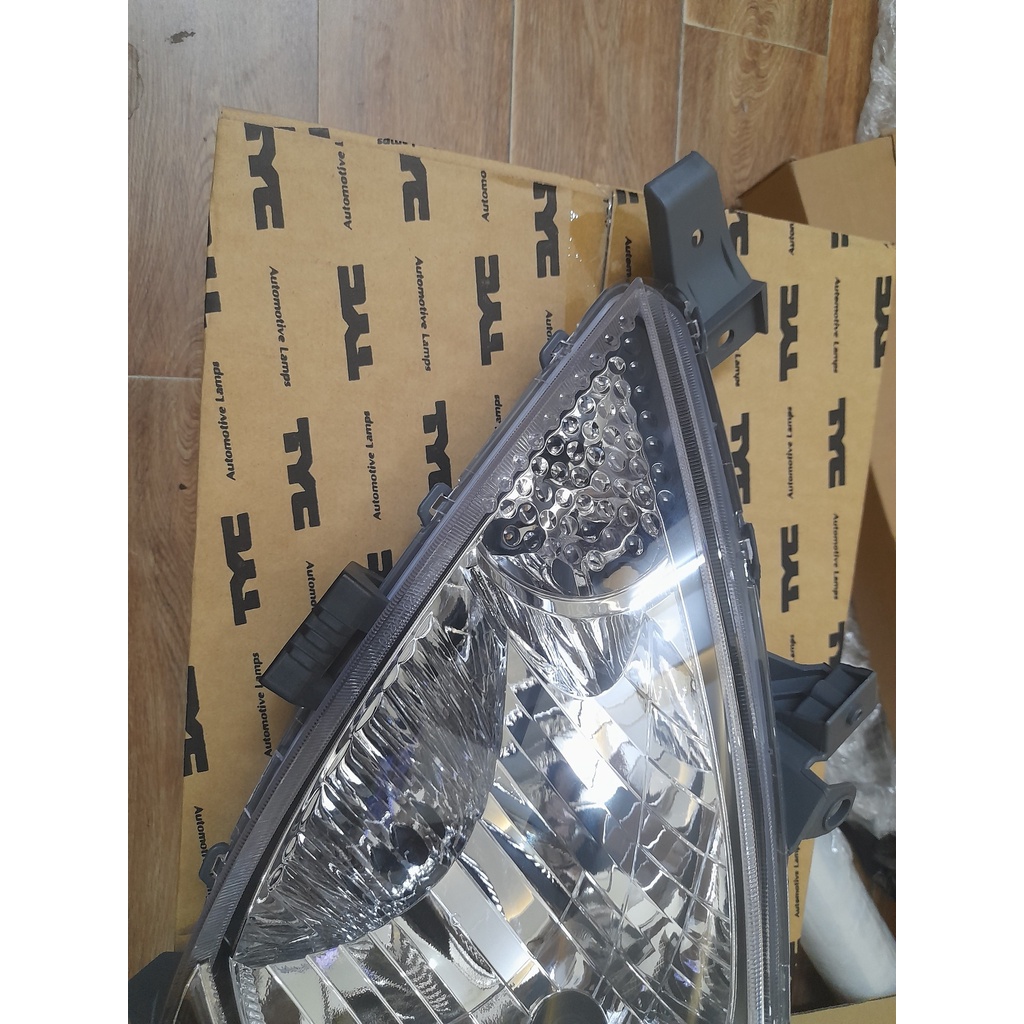 Đèn pha Toyota Innova 2006-2011 TYC Đài Loan