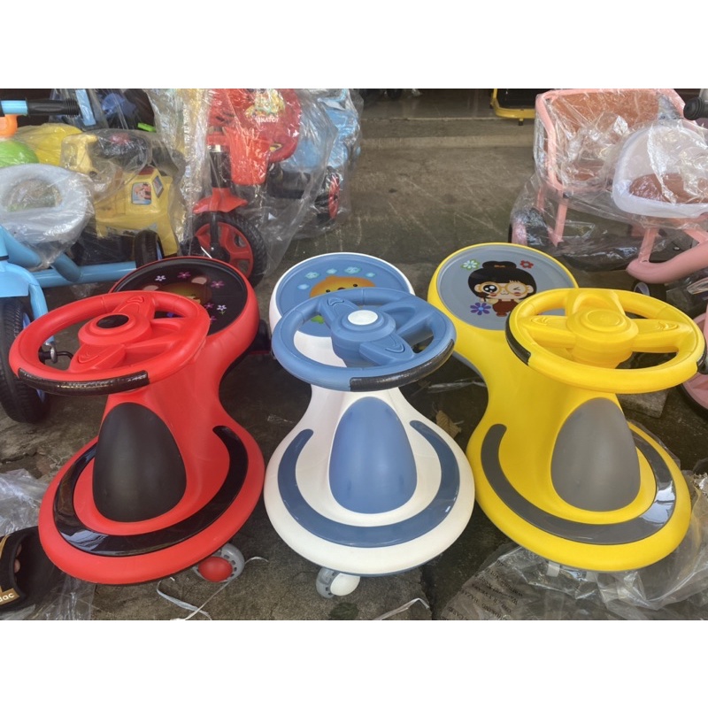 Xe lắc cho bé