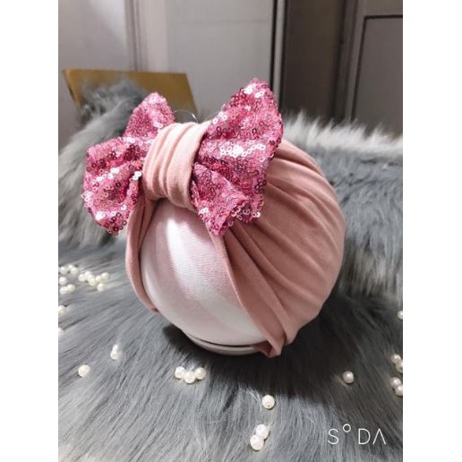 Turban hồng da cực kỳ tôn da bé