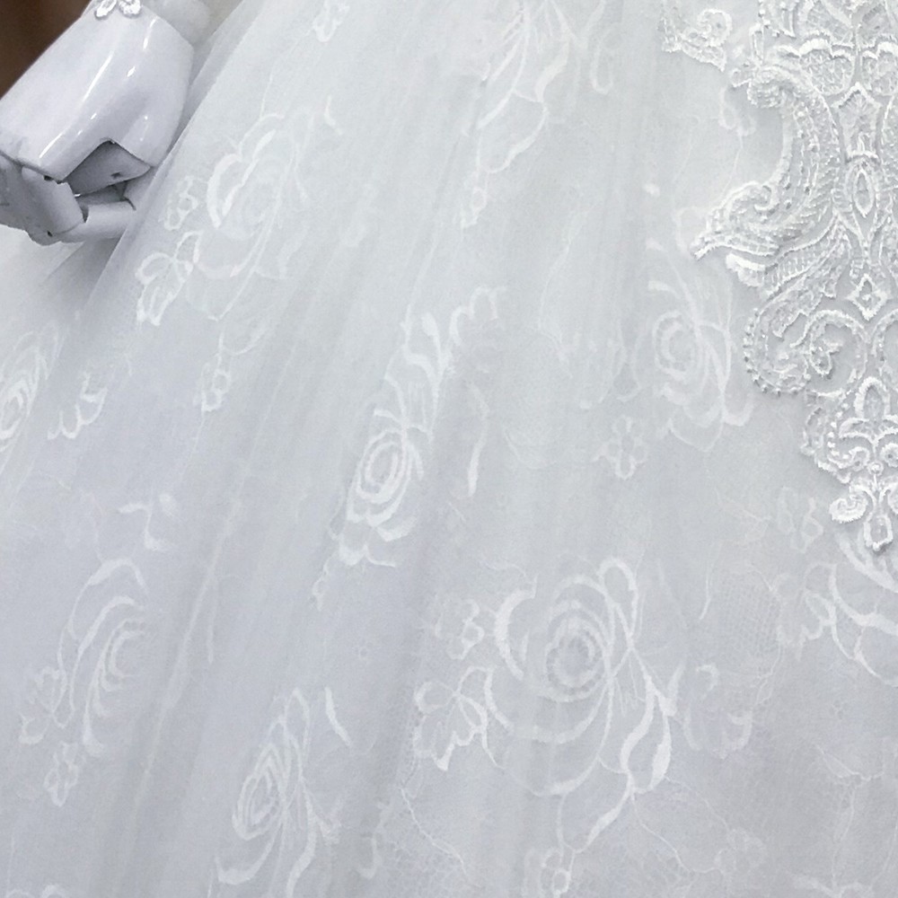 áo cưới dòng luxury kiểu tùng búp bê đuôi lê màu trắng | BigBuy360 - bigbuy360.vn