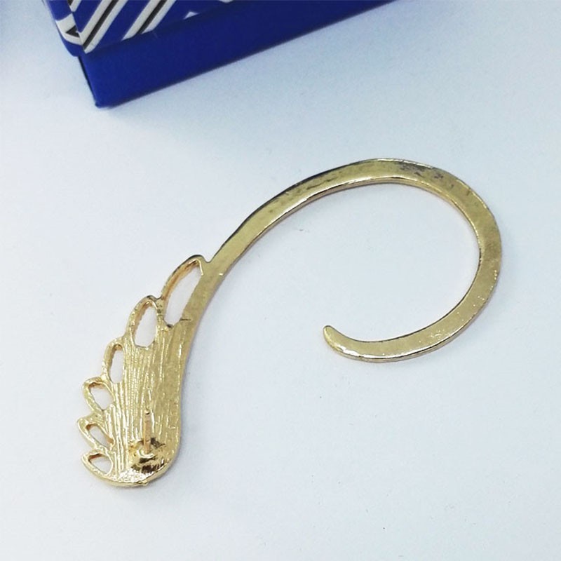 Khuyên vành tai hình đôi cánh thiết kế độc đáo cá tính