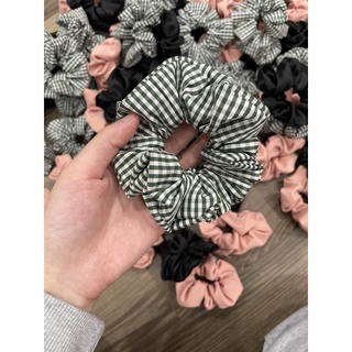 Dây cột tóc Scrunchie vải caro xanh lá cây
