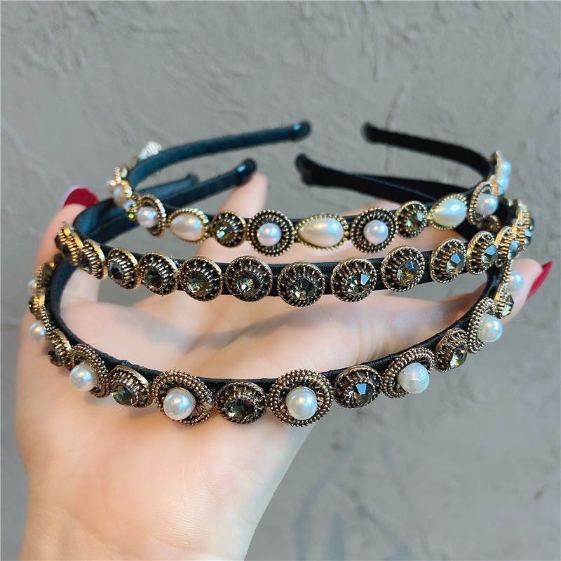 các mẫu cài tóc nền nhung đen đính trai nhân tạo &amp; đá