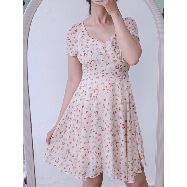 Đầm xoè họa tiết hoa nhẹ nhàng lắm