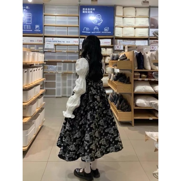 Set retro pháp dài với áo sơ mi trắng dài tay phồng + yếm váy xoè