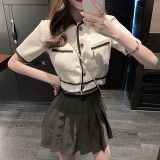 Set áo trắng cổ sơ mi đen váy ngắn xếp ly trẻ trung