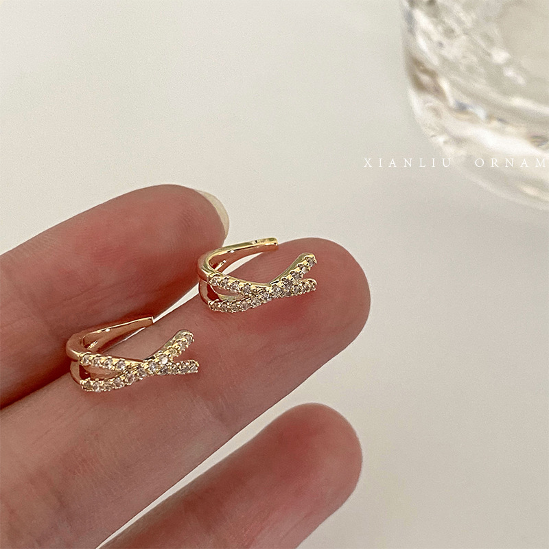 1 Khuyên Kẹp Vành Tai Mạ Vàng 14k Đính Đá Zircon Đơn Giản Thời Trang