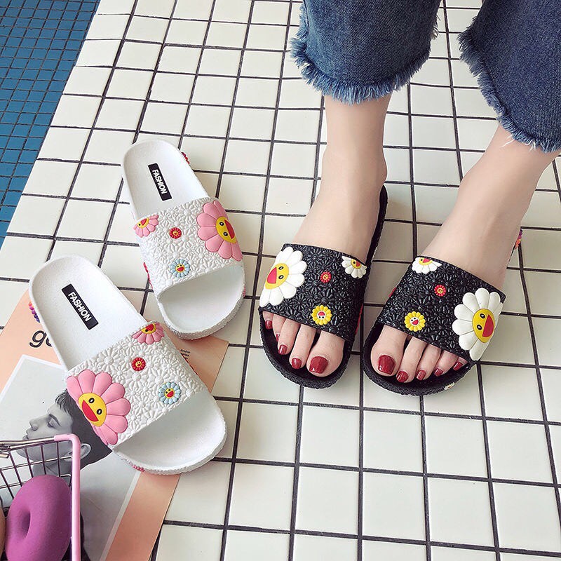 Dép quai ngang họa tiết hoa kaikai kiki mặt trời 2020 đúc nguyên khối | BigBuy360 - bigbuy360.vn