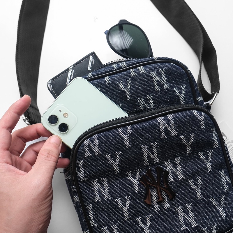 Túi đeo chéo ny mlb denim dáng đứng unisex chất bò có tem mác