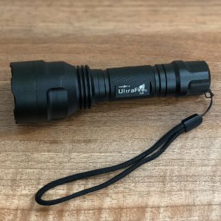 Đèn pin cầm tay siêu sáng C8 UltraFire. L2