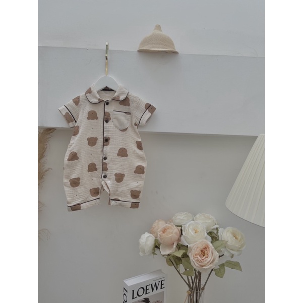 Áo liền quần tay lửng hoạ tiết gấu
