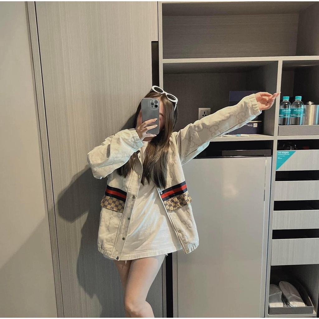 Áo khoác bomber trắng sữa chữ G