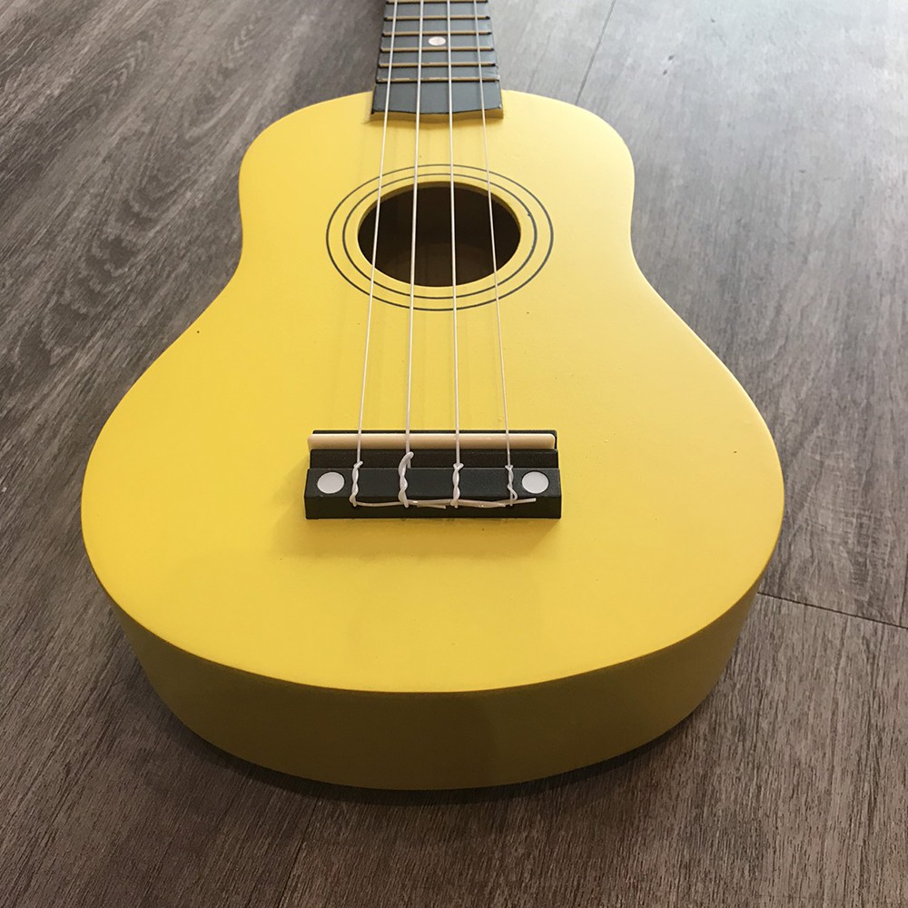 Đàn ukulele size 21 soprano sơn màu vàng cho người mới tập