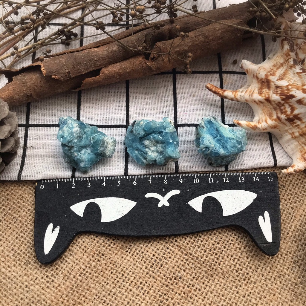 Đá màu xanh dương Aquamarine thô nhiều kích cỡ