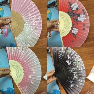 Quạt xếp cổ trang