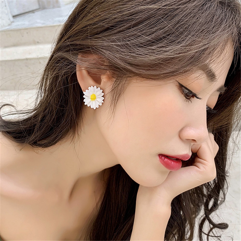 Khuyên tai hình hoa cúc thời trang hè trẻ trung năng động cho nữ