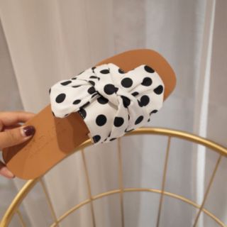 Dép nơ chấm bi trắng và đen