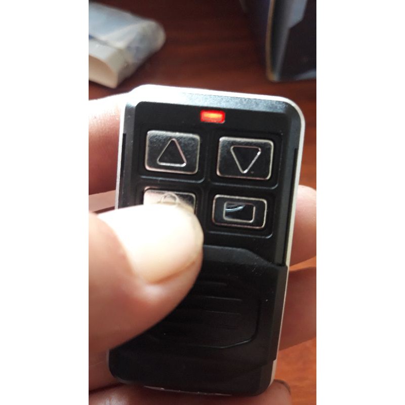 Điều khiển cửa cuốn mã gạt 315 mhz JG Taiwan