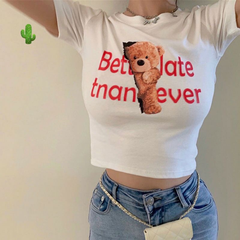Áo croptop trắng in gấu nhỏ