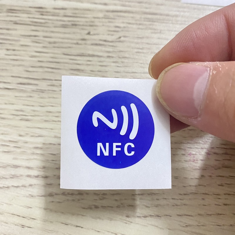 Thẻ NFC cá nhân  Thẻ thông minh NFC tích hợp Card visit thông minh, mở khóa cửa tự động, cài mật khẩu wifi