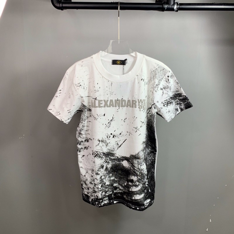 Áo thun cổ tròn in loang