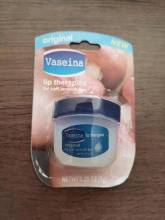 Sáp nẻ dưỡng môi vaselin