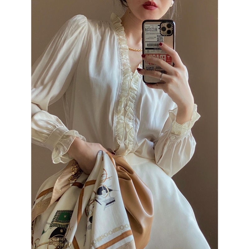 Áo sơ mi viền bèo nhún