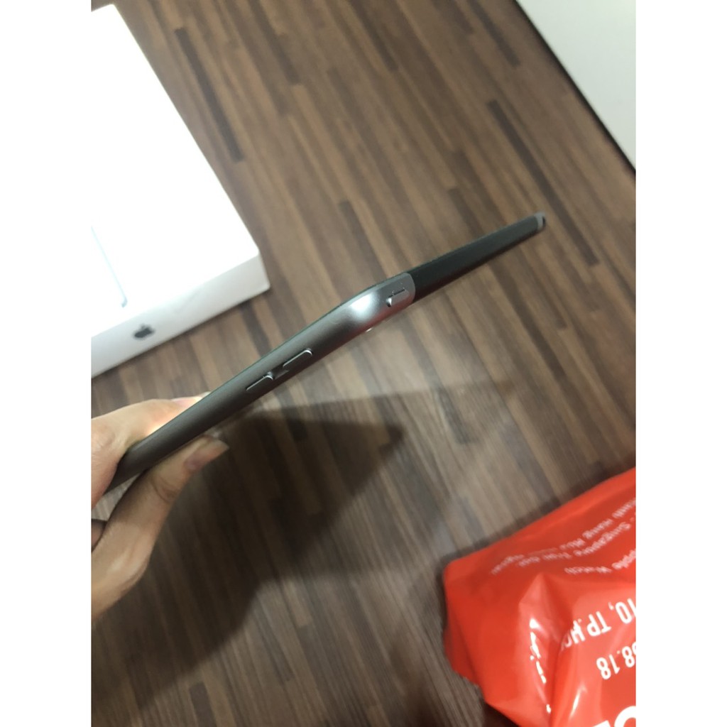 Ipad gen 6 32Gb full box by pass only wifi | BigBuy360 - bigbuy360.vn