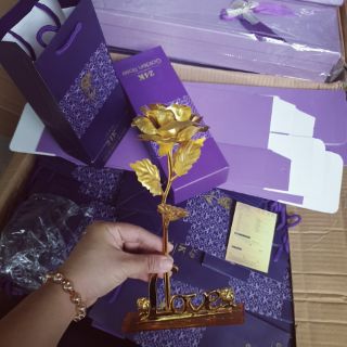 Hoa hồng mạ vàng