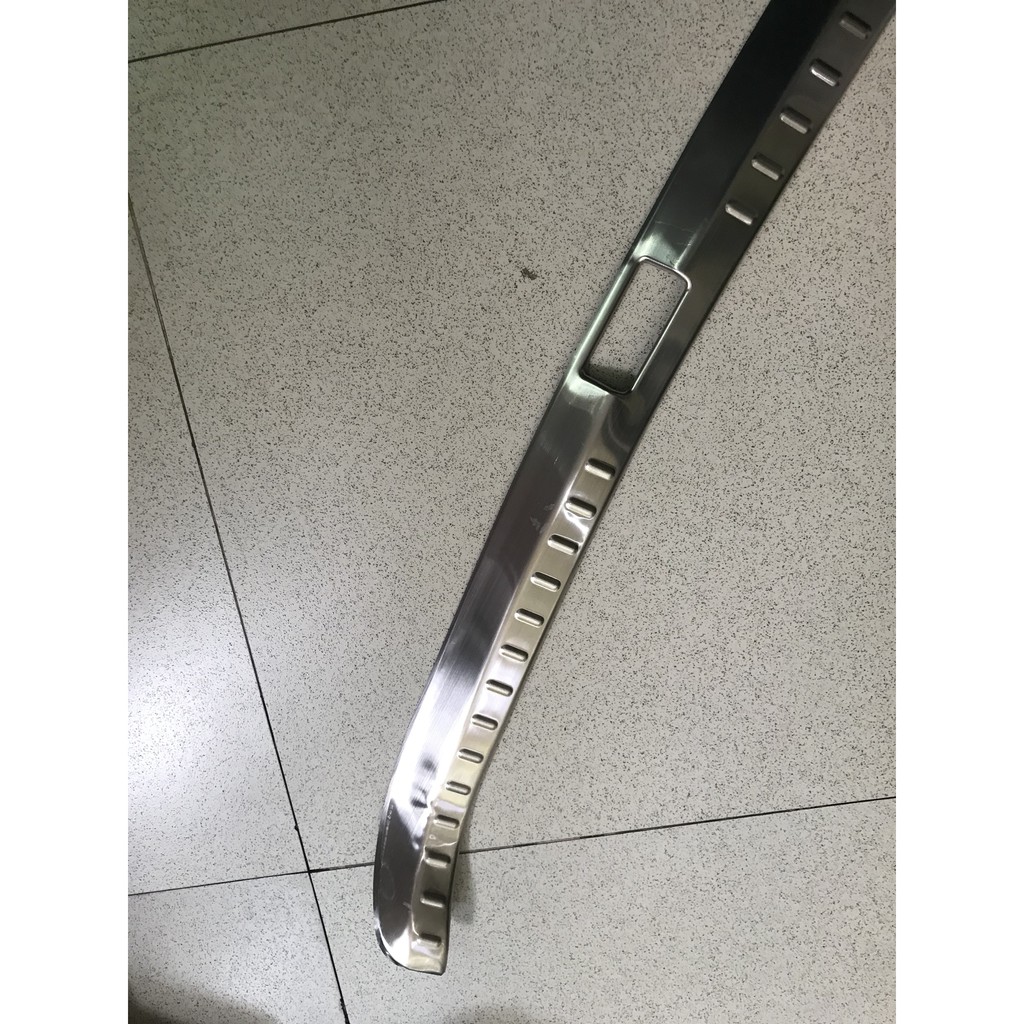 Chống trầy cốp trong inox Toyota Altis 2016-2020