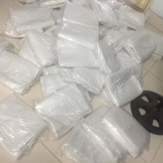 01 bịch tấm nilong trải giường spa 2500gram, ủ tắm trắng, giá 228.000 đồng, sản phẩm được dùng thường xuyên trong spa.