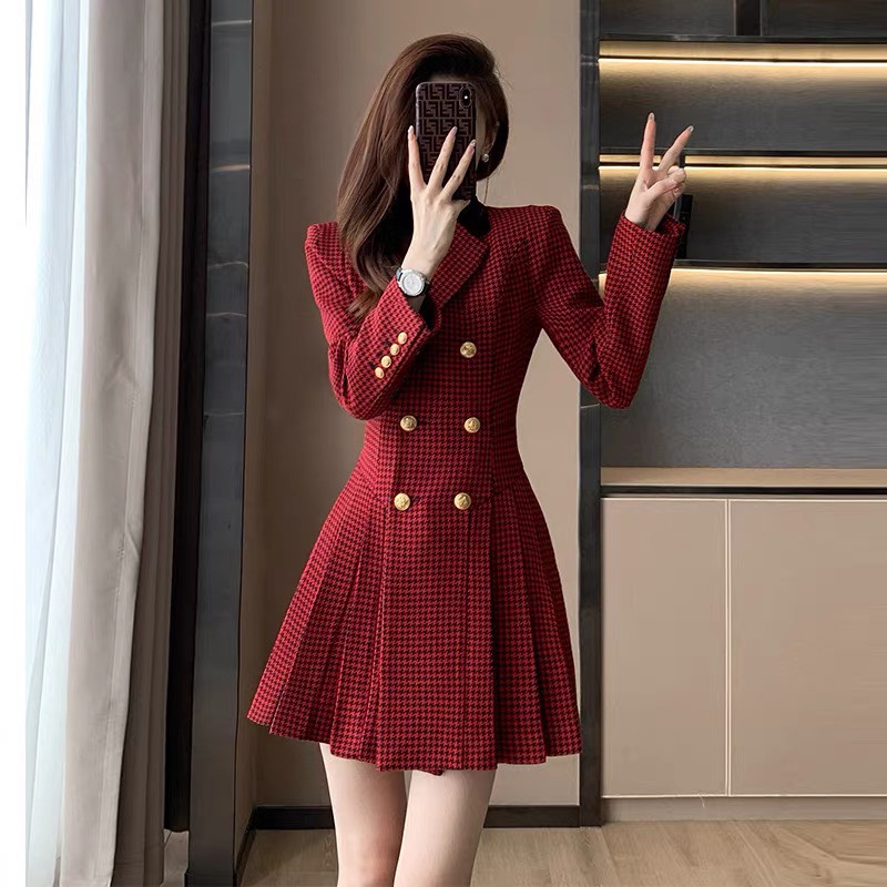 V160 - Váy xếp ly dạ đỏ