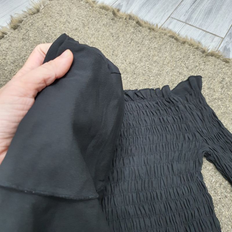 Pass Áo bẹt vai tay loa siêu đẹp mới