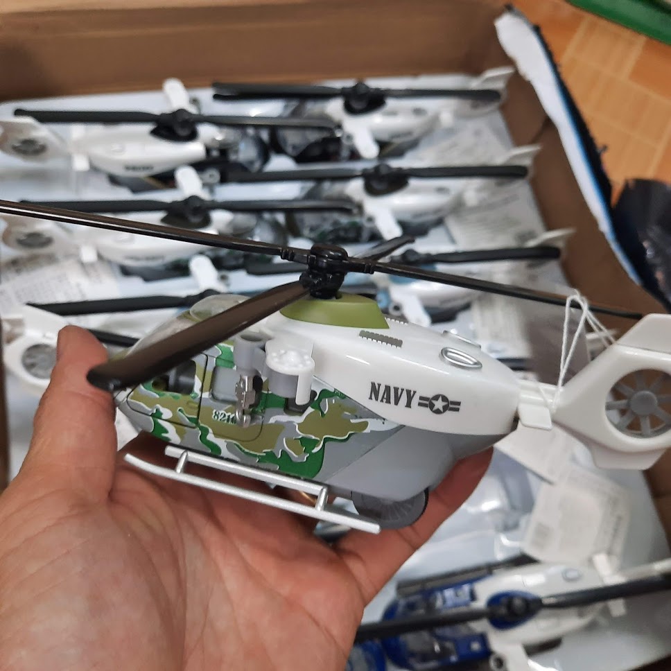 Máy bay trực thăng mô hình đồ chơi trẻ em tỉ lệ 1:32 bằng hợp kim có âm thanh và đèn