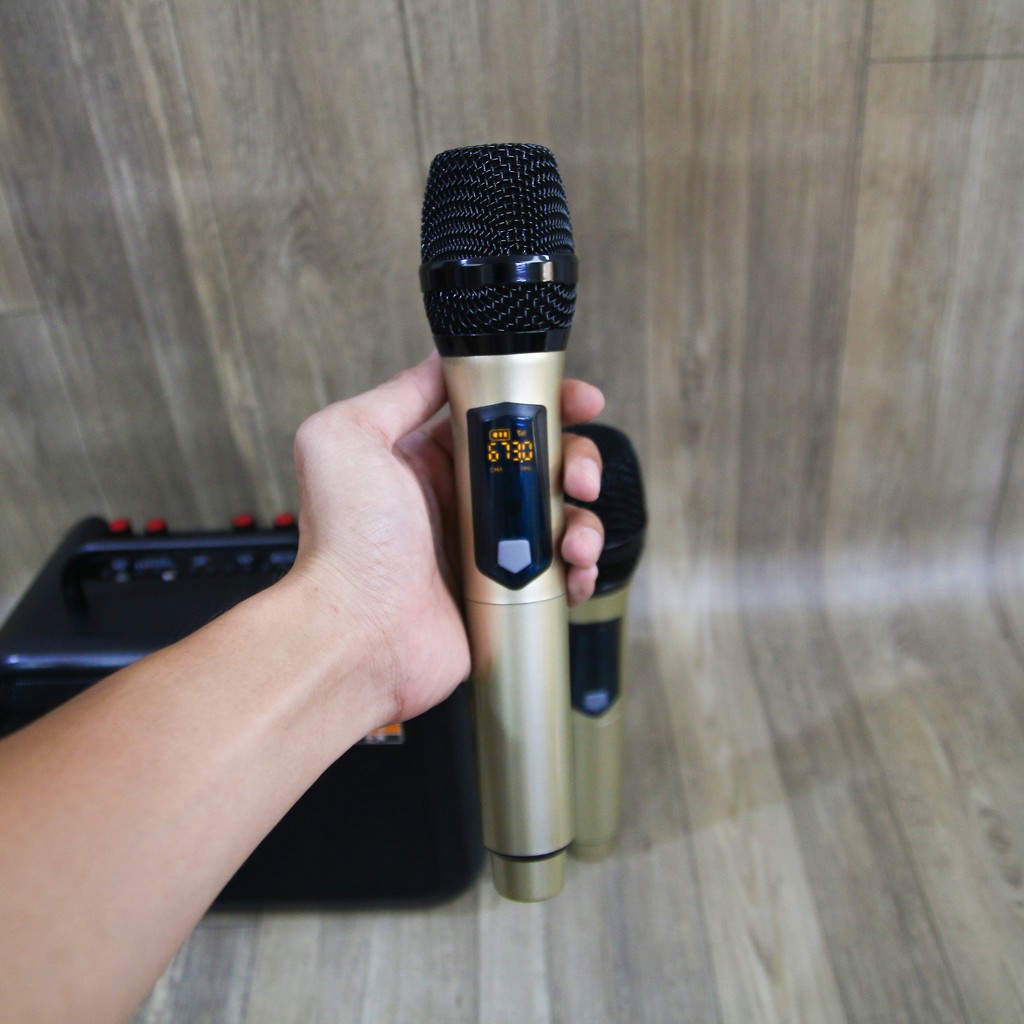 Loa bluetooth karaoke E400 xách tay cao cấp Tặng kèm 2 micro không dây Sạc pin dưới chân mic Công suất cao lên tới 68W