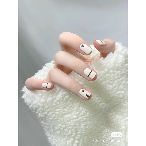 Nail box thiết kế màu trắng sữa sang chảnh nhẹ nhàng nail anhtueet