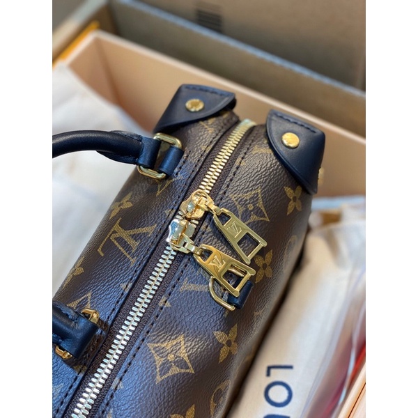 Túi trống tay cầm LV PETITE MALLE SOUPLE