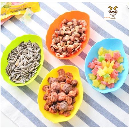 Đĩa Nhựa Chiếc Lá 18cm (Màu Sắc Ngẫu Nhiên)