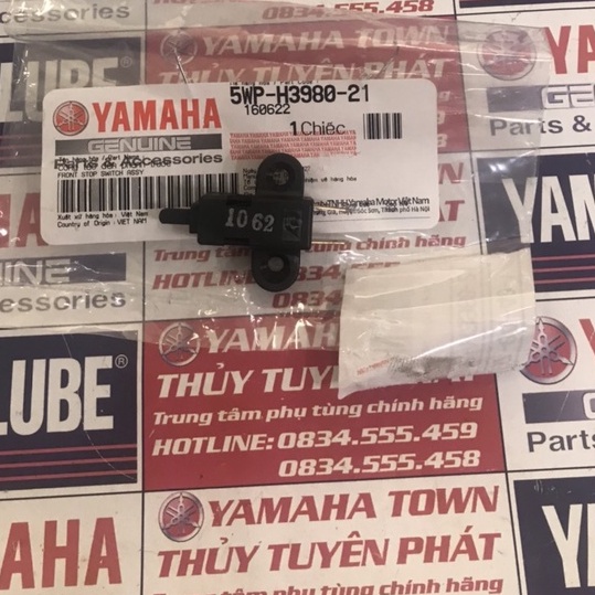 Công tắc đèn phanh sau NOUVO 4 zin chính hãng yamaha