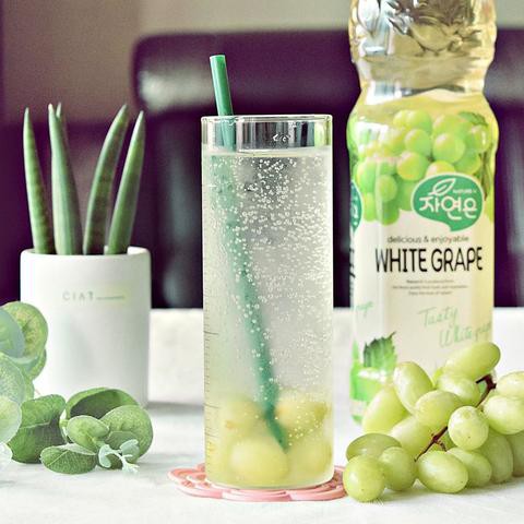 Nước trái cây Woongjin chai lớn 1.5 lít